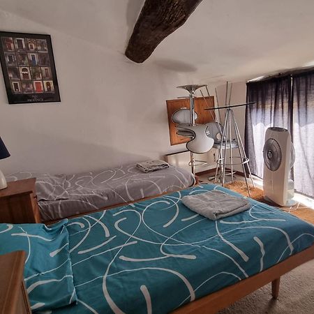 Petit Nid Cosy Typiquement Provencal Apartment Villecroze Bagian luar foto